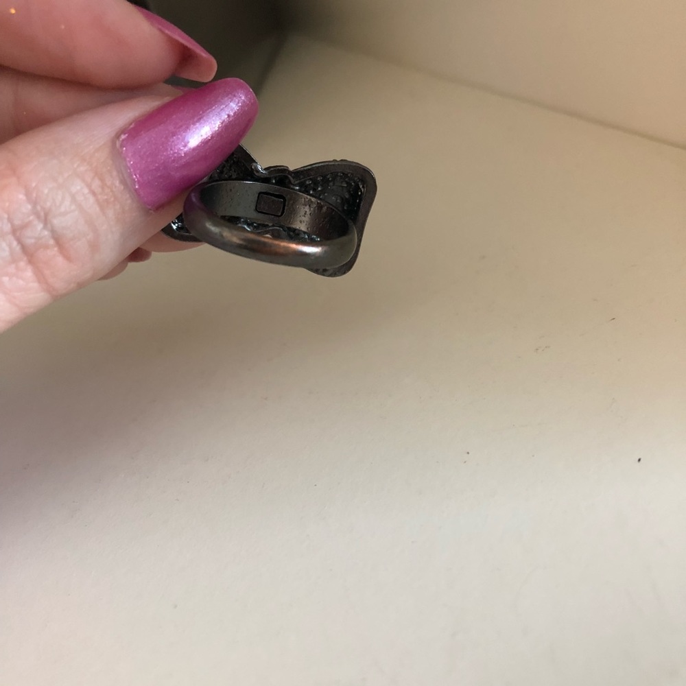 Gunmetal Rhinestone Bow Ring - Picture 4 of 4